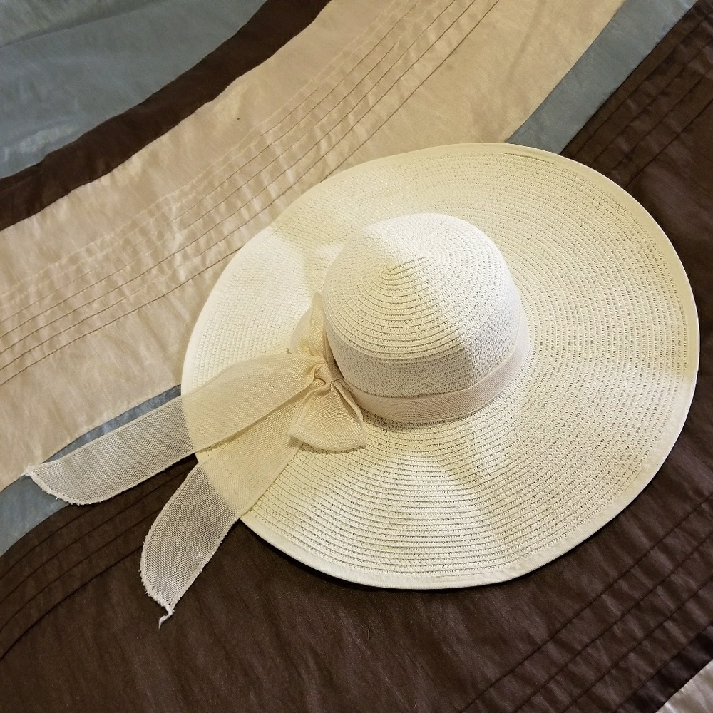 Ivory Flop Brim Hat with Bow